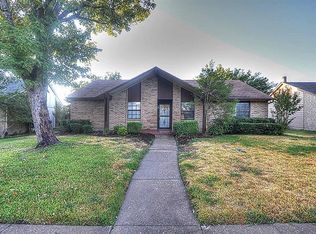 1616 Hutchinson Dr, Mesquite, TX 75150
