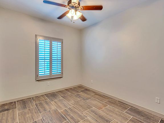 4th image of 14557 Hunters Grove Ave