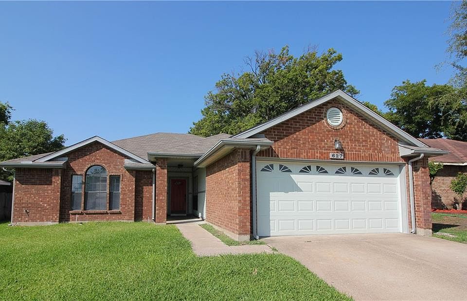 1st image of 627 Thornhill Ln