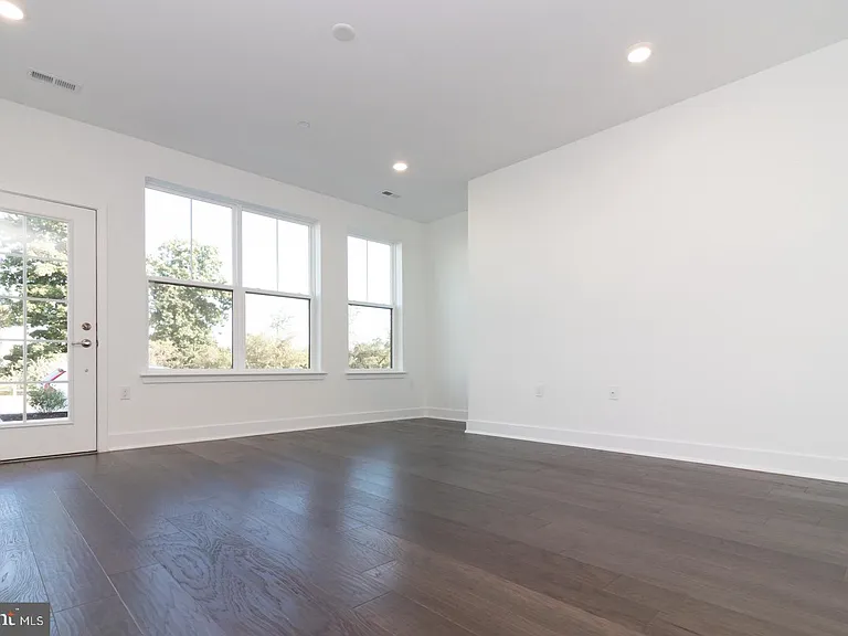 215 Lewis Fisher Dr #DR — Photo 6