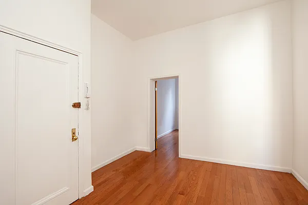 Rented by R New York | media 2