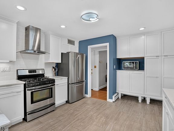3rd image of 905 CHARLOTTE ROAD