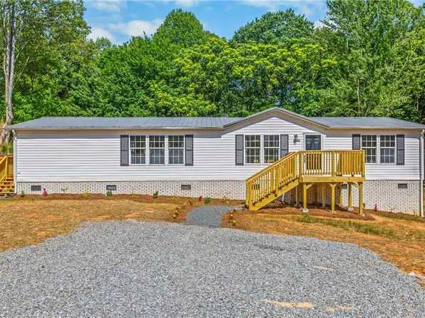 1100 Sandy Ln, Sandy Ridge, NC 27046