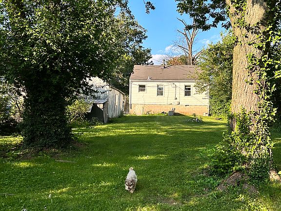 Summer view of your lush backyard for entertaining and relaxing_Puppies LOVE it!