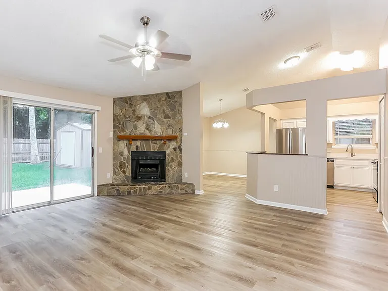 1704 Sandy Hollow Loop — Photo 4