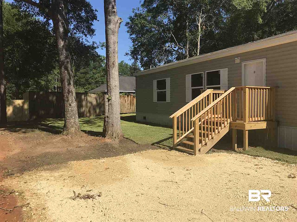 1st image of 9448 Pinewood Ave