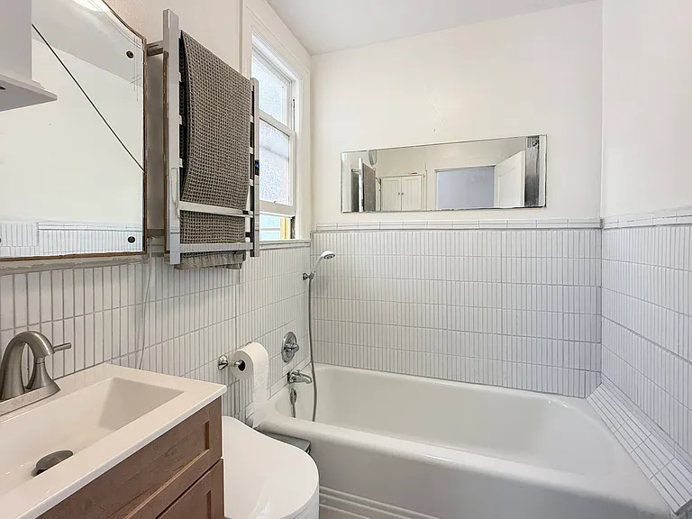 125 Winfield St — Photo 15