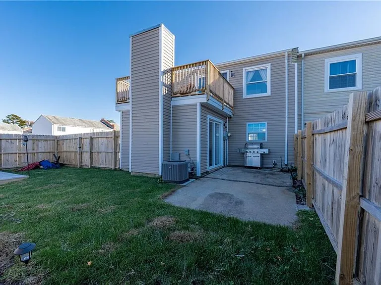 5900 Clear Springs Ct — Photo 22