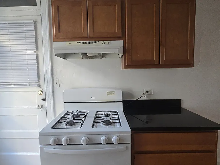 907 Elmwood Ave #D3 — Photo 6