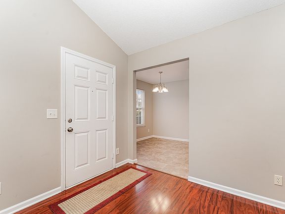 4th image of 302 Apple Ridge Rd