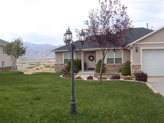 2nd image of 1519 N Lakeview Dr