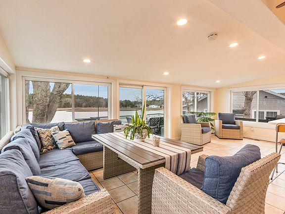 5th image of 10 Sunset Avenue
