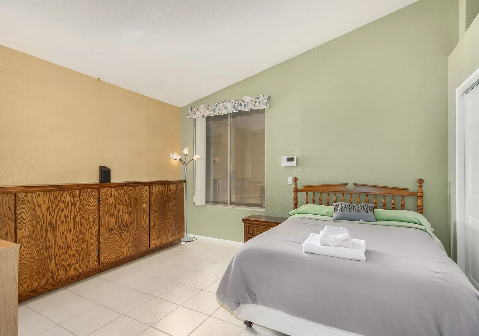 Spectacular 5 Bdrm Home, Offers Solar Electric! — Photo 4