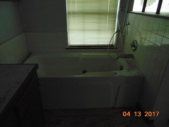 5th image of 820 N 14th St