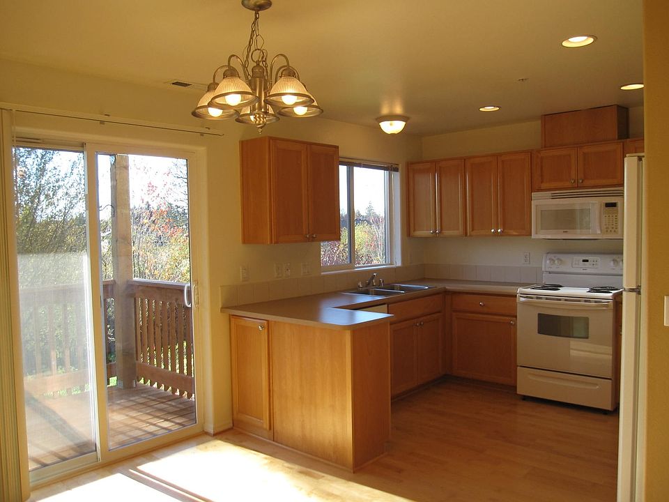 1st image of 5264 NE 121st Ave APT 223