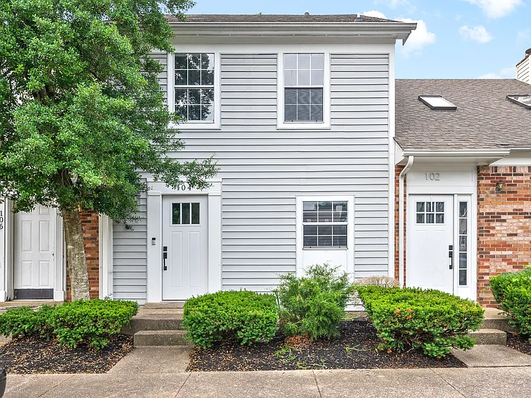104 Greenland Ct — Photo 2