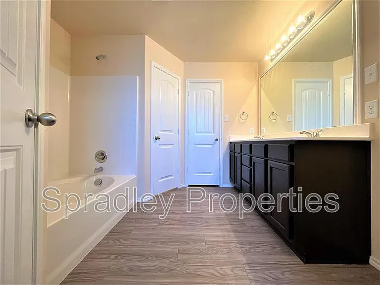 2214 Justice Dr — Photo 5