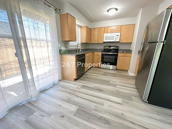 5th image of 13235 NW Westlawn Ter #13237