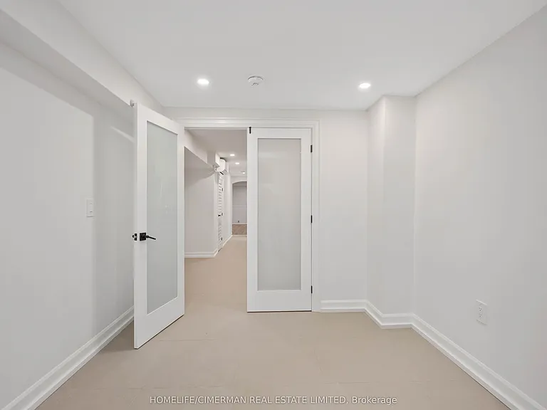 861 Ossington Ave #LOWER — Photo 26