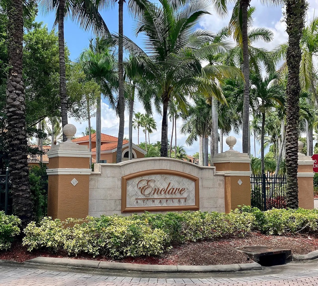 2 bed, 1042 sqft, $1,850 — Photo 2