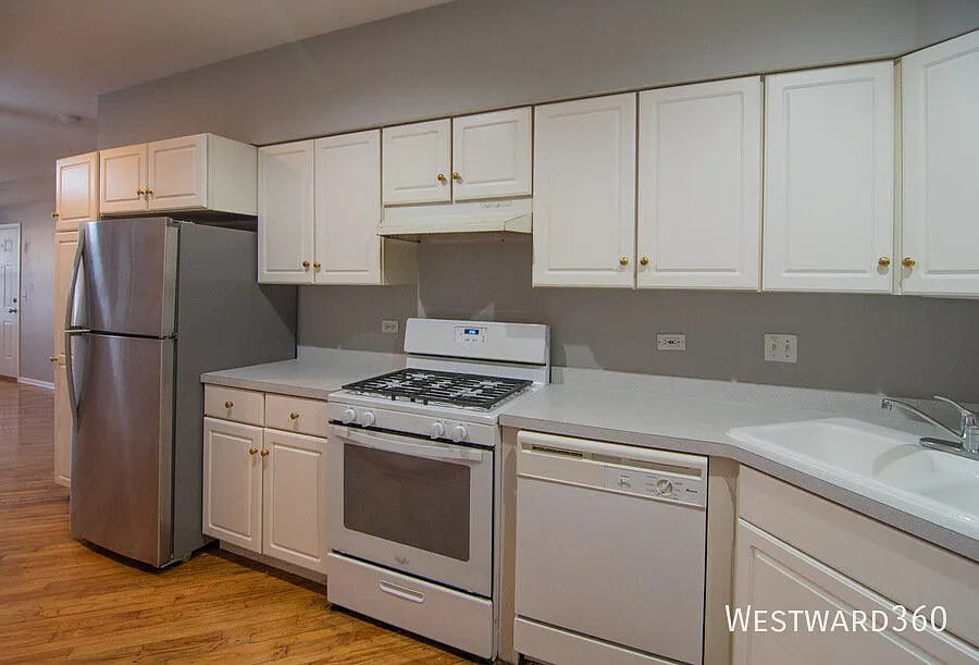 3936 N Ashland Ave — Photo 3
