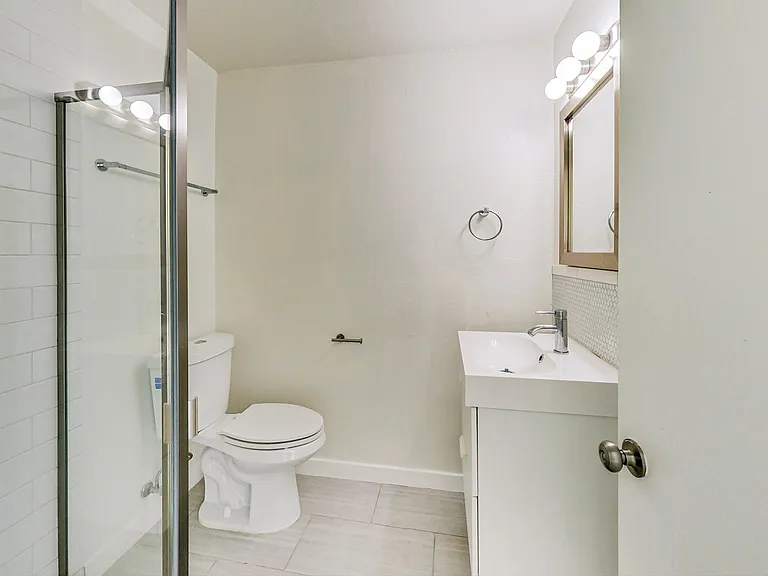 Lee Haus — Photo 25