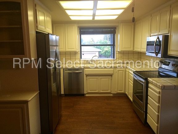 5th image of 605 Darling Way