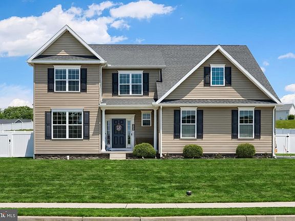 2nd image of 925 Ripple Dr