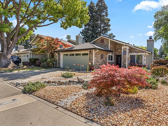 2nd image of 482 De Mar Dr