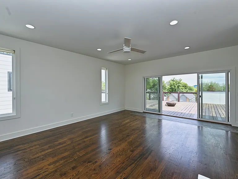 407B Moore Ave — Photo 19