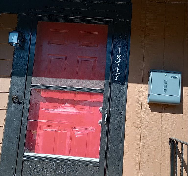 2nd image of 1317 Hall St