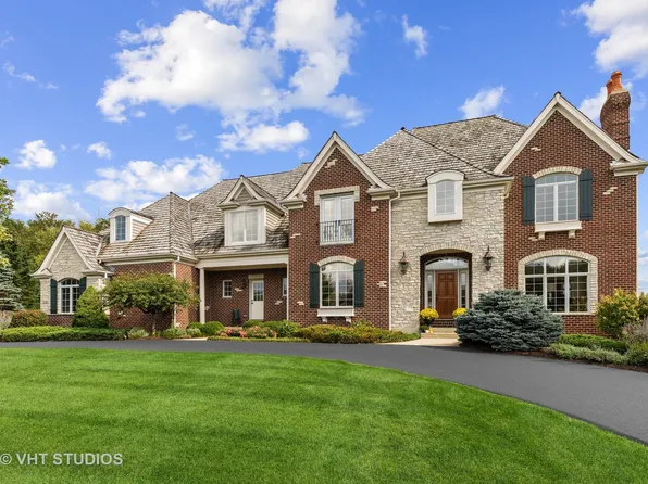 5704 Meadowbrook Ln, Crystal Lake, IL 60014