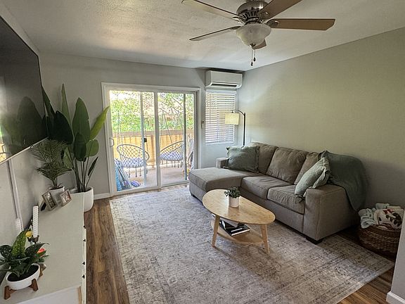 living-room with ceiling fand and AC