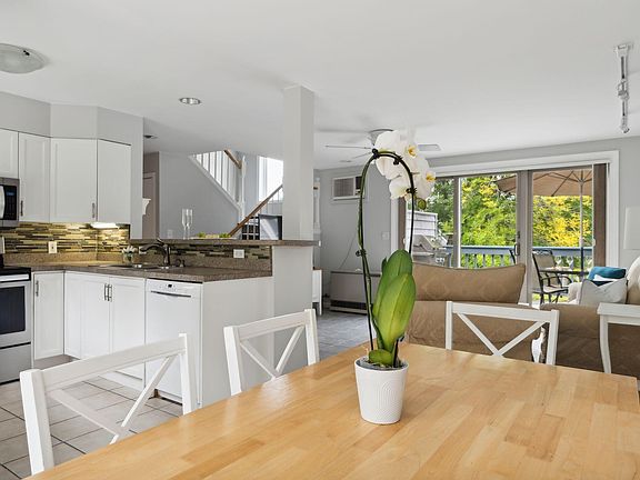5th image of 146 W Grand Avenue #51