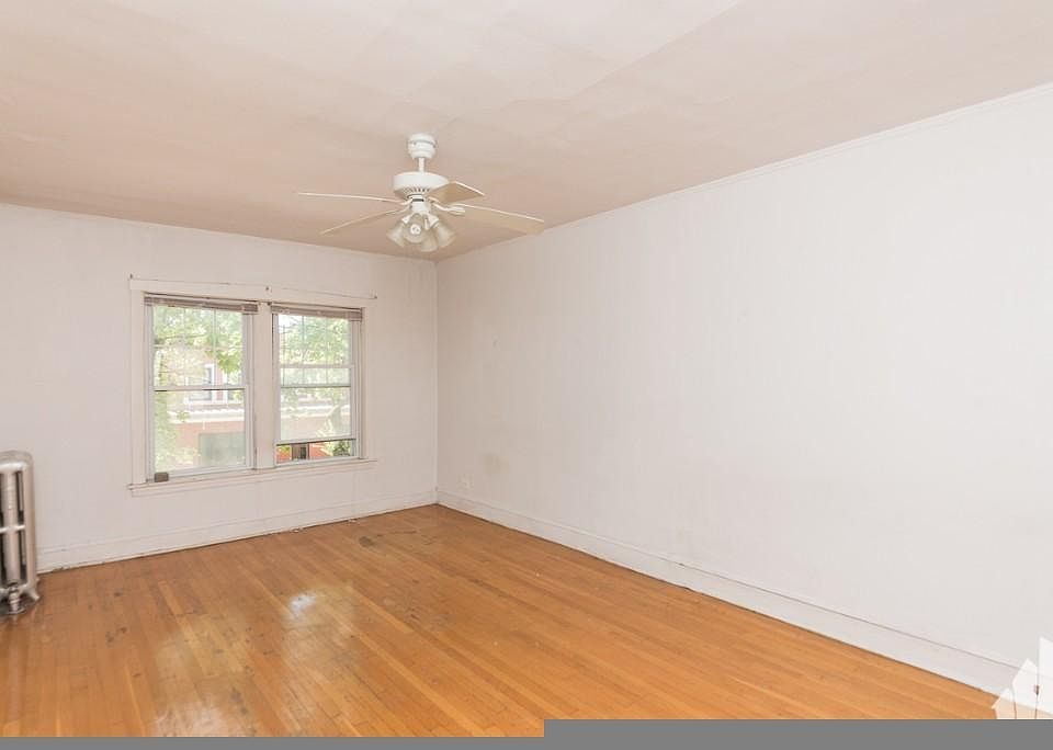 1st image of 537 W Briar Pl #255