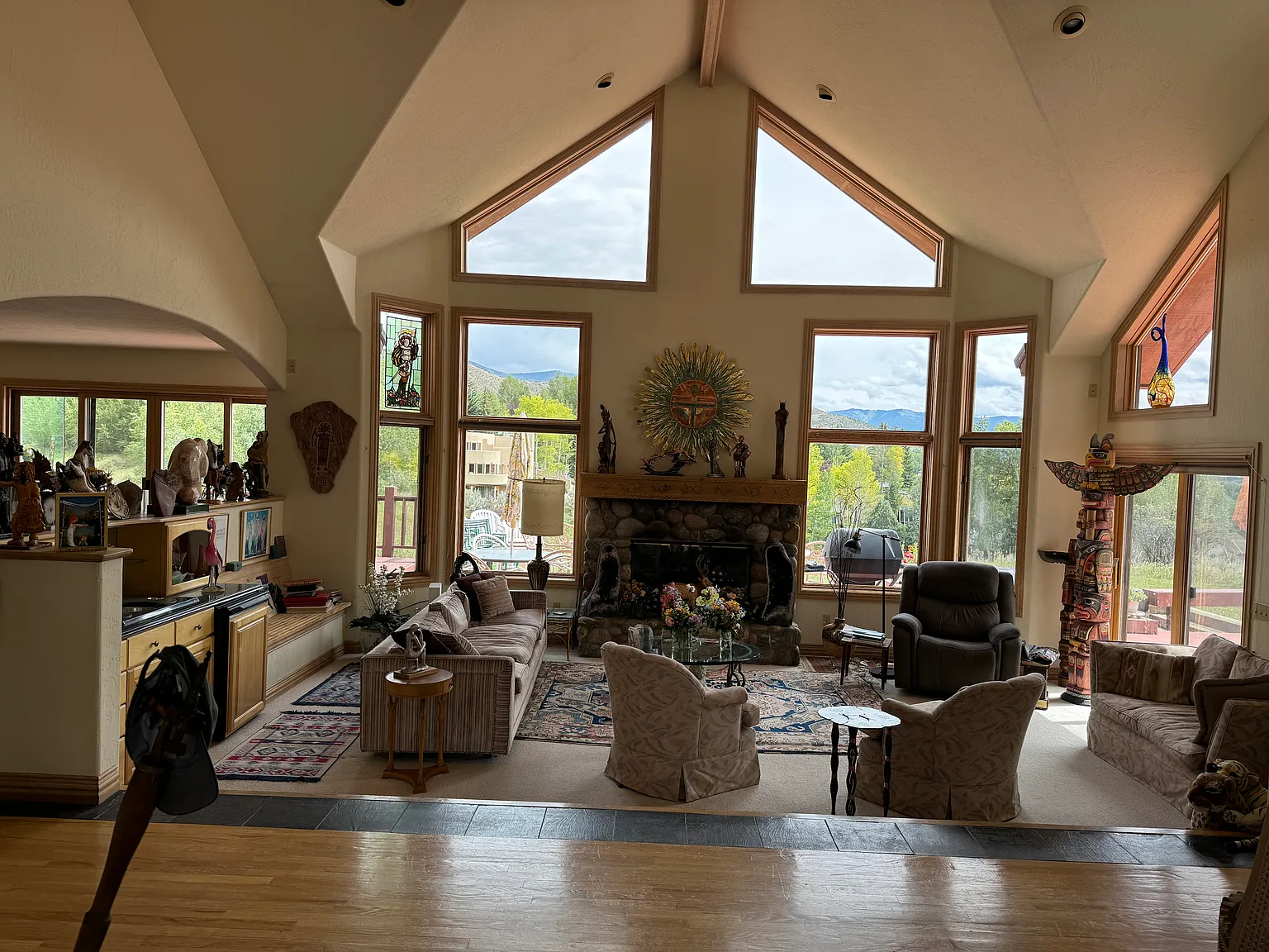 5 bed, 4.5 bath, 4424 sqft, $8,000 — Photo 4