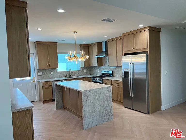 13338 Magnolia Blvd — Photo 15