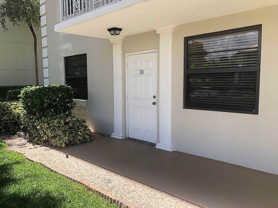 1st floor, corner unit