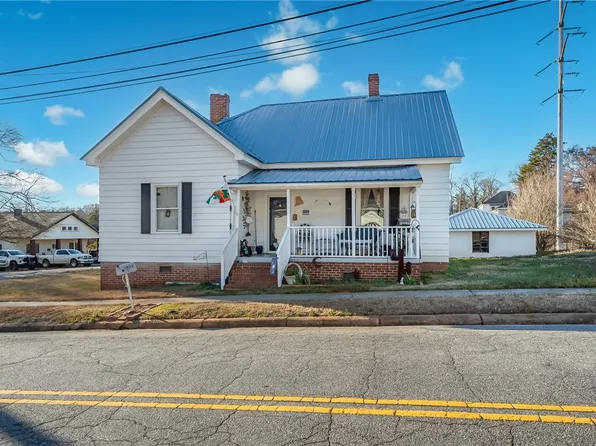 7 Smith St, Ware Shoals, SC 29692