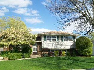 1414 N Scully Dr, McHenry, IL 60050