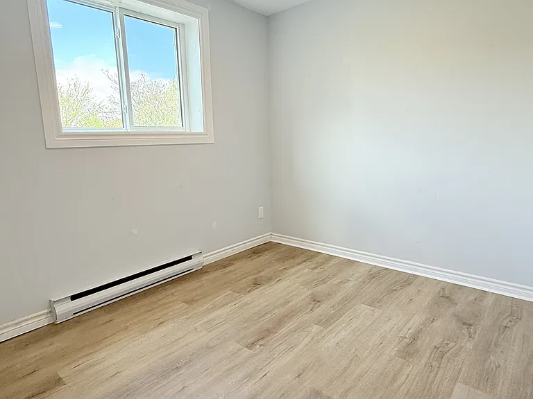360 Tecumseh Rd W #307 — Photo 9