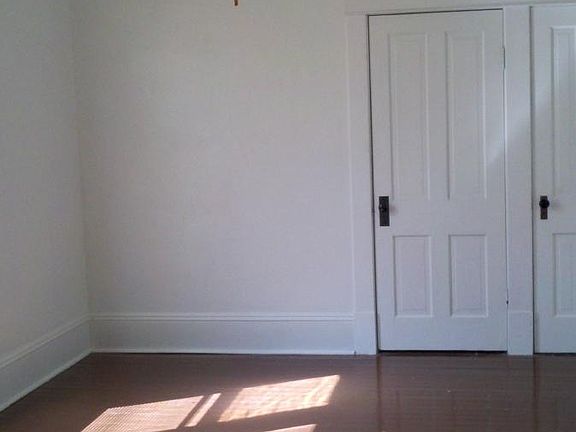 3rd image of 828 Ottawa St
