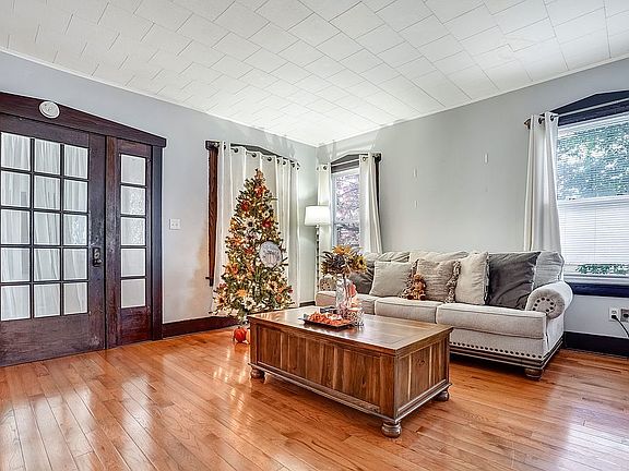 4th image of 442 Highland Ave