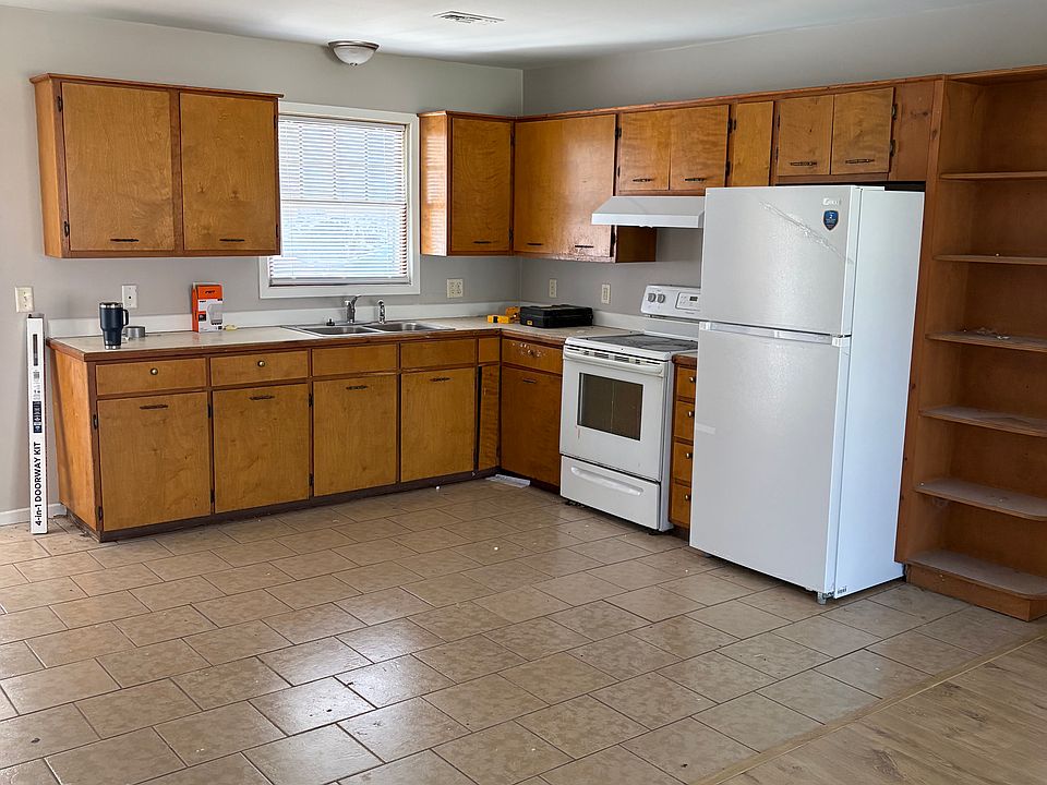1st image of 558 W 23rd St #560