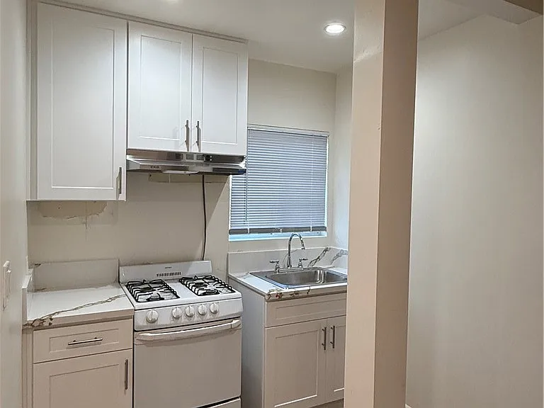 7045 Lindley Ave — Photo 8