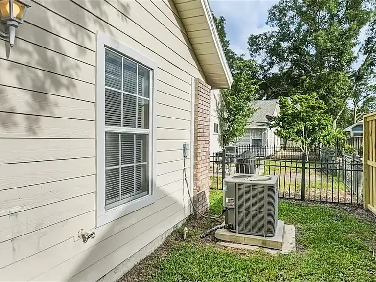 722 Putters Green Way S — Photo 8