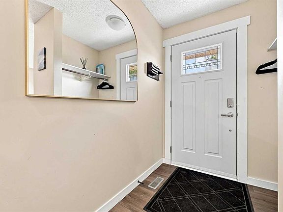 2nd image of 27 S Erin Grove Close SE