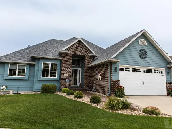 35 Lido Rd, Clear Lake, IA 50428