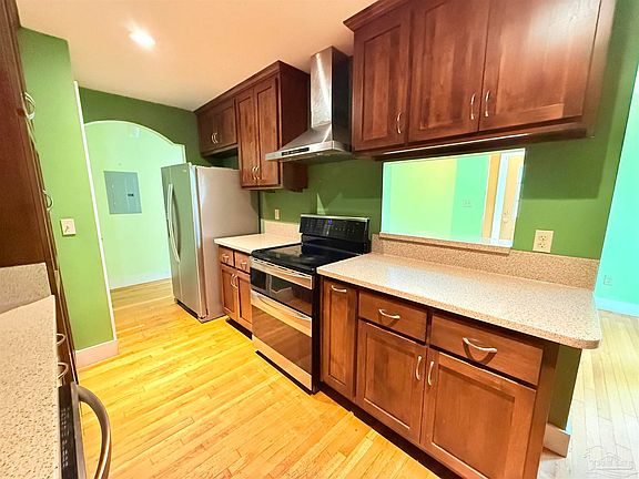 5th image of 732 Woodmere Dr