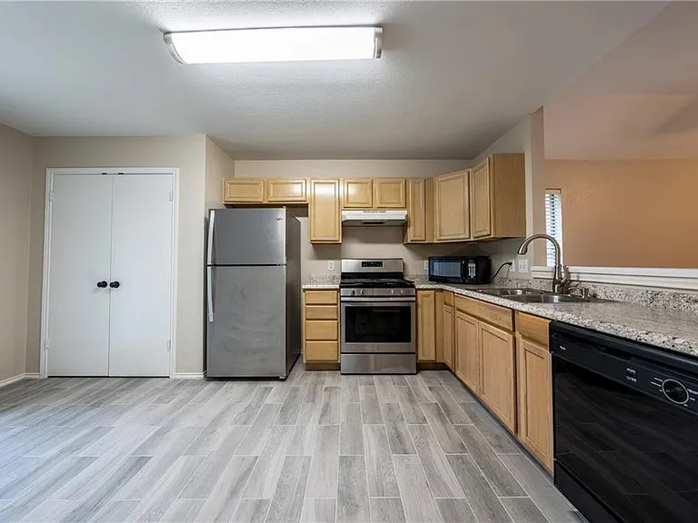 1607 Greening Way — Photo 13